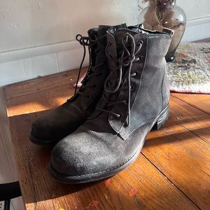 Brand new woman’s Taos lace up boots